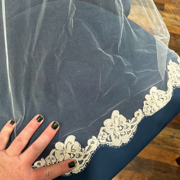 TONI FEDERICI Cathedral Length Mantilla Veil - Picture 3 of 7